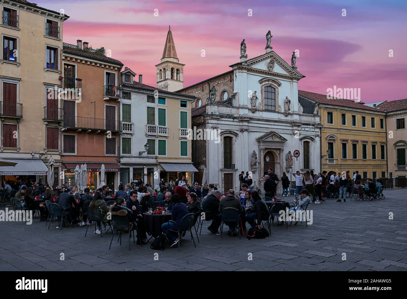 Vicenza, Veneto, Italia. La Chiesa di San Michele in Piazza dei Signori Foto Stock
