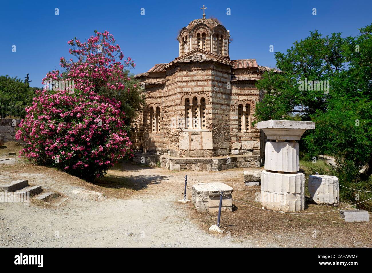 Atene Grecia. La piccola vecchia chiesa dei Santi Apostoli presso l'Antica Agora Foto Stock