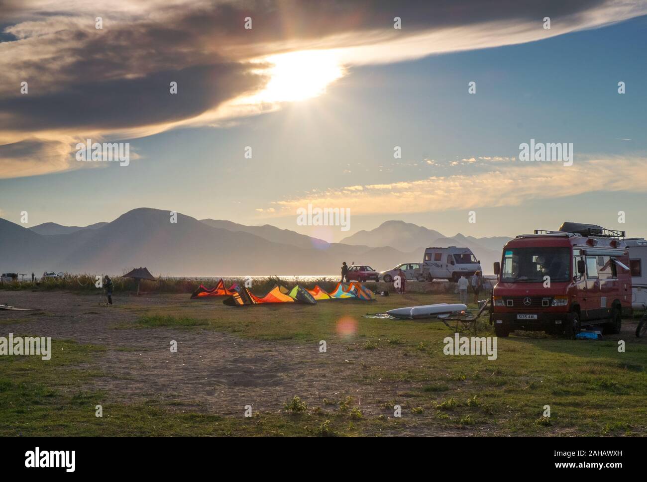 Campeggio in una scuola di windsurf sul fiume Neretva, Croazia Foto Stock