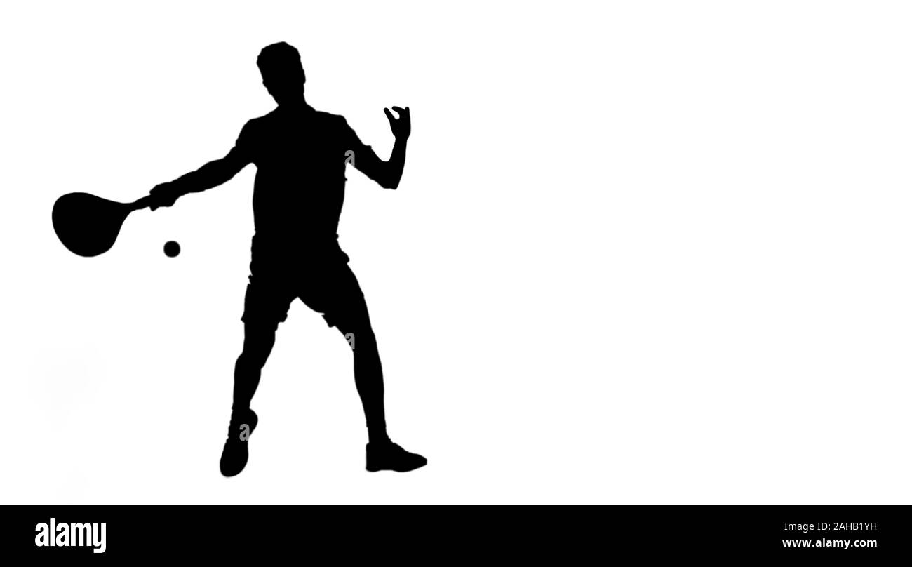 Un giocatore di tennis con una racchetta in mano destra accarezzare una palla. Silhouette ombra nera. Design concept di tennis Foto Stock
