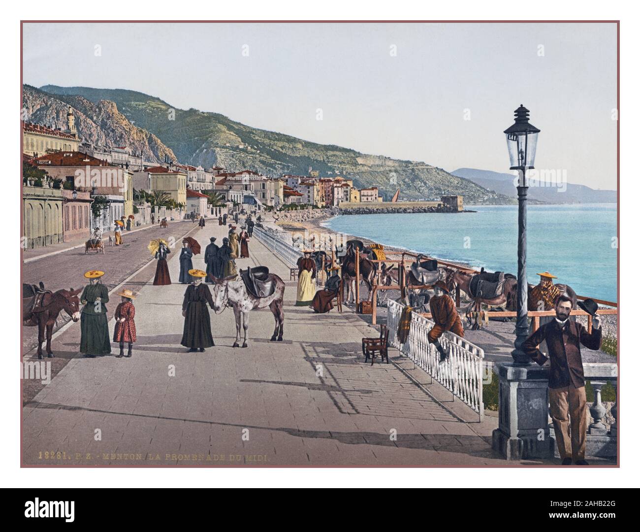 MENTON Vintage Photograph 1890 's MENTON SOUTH OF FRANCE, la Promenade du Midi. Costa Mare Sud della Francia tecnica fotografica PHOTOCHROM. Street Scene Cote d'Azure Nolen, John (urbanista americano, architetto paesaggista, 1869-1937) Mentone, Francia Mentone è una città della Costa Azzurra nel sud-est della Francia Foto Stock
