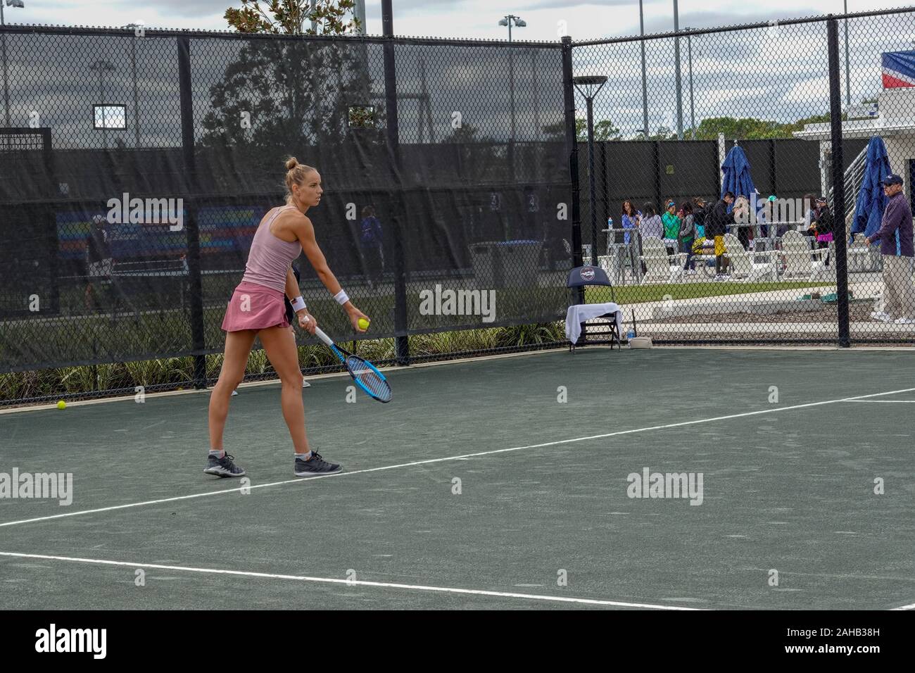 Orlando,FL/USA-11/16/19: Arantxa Rus giocando in Oracle Pro Series ITF World Tour presso gli Stati Uniti Associazione Tennis USTA National Campus Foto Stock
