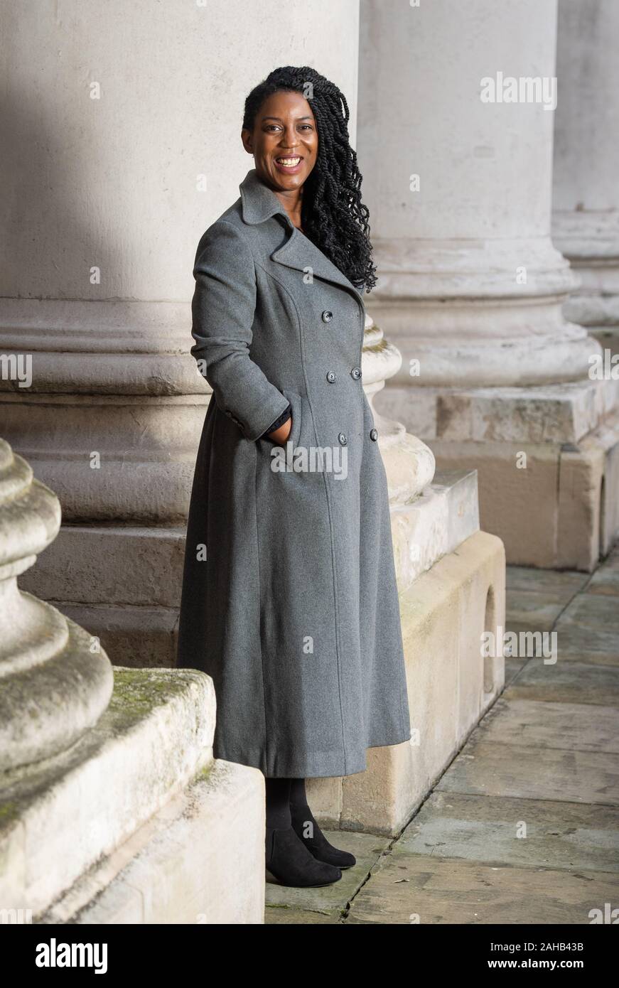 Yewande Akinola, che è stato insignito di un MBE per servizi di innovazione ingegneristica e la diversità nella scienza, ingegneria, matematica e tecnologia nel nuovo anno successi dell'elenco, all'Admiralty House di Londra. Foto Stock