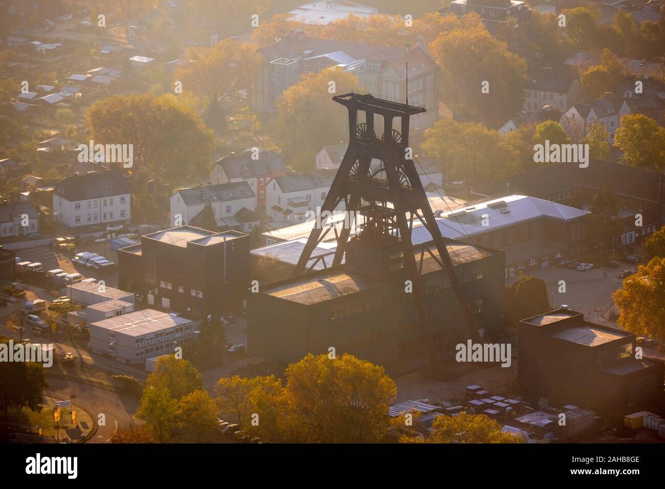 Foto aerea, autunno foto di Plutone colliery, torre di avvolgimento, zona industriale, ex hard miniera di carbone in Herne nel quartiere Wanne-Eickel, Herne, Ruhr Foto Stock