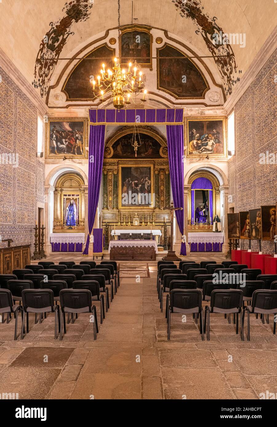 Obidos, Portogallo - 20 August 2019 interno della Igreja de Santa Maria nella città murata di Obidos in Portogallo Foto Stock