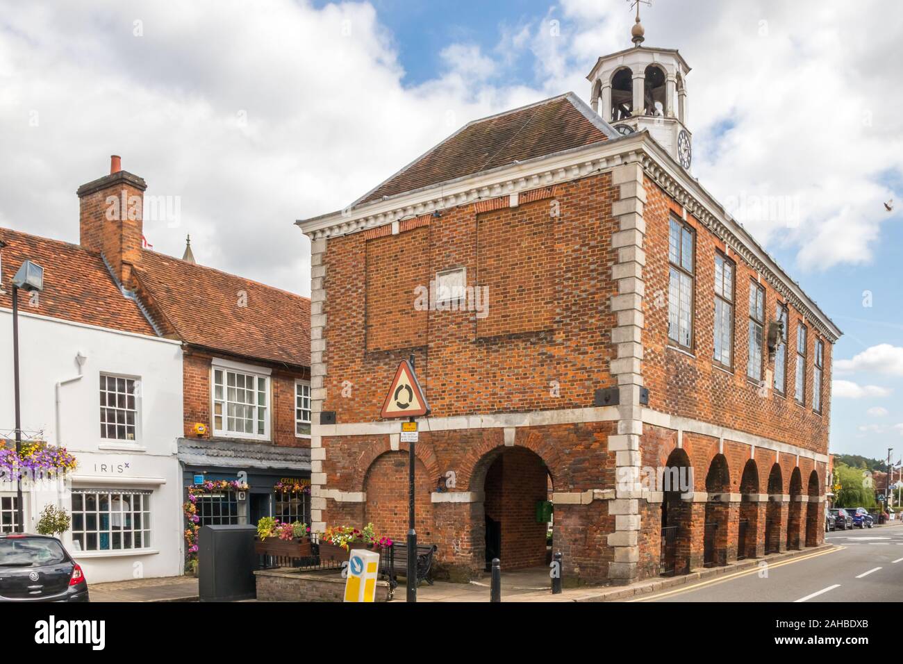 Amersham, Inghilterra - 22 agosto 2019: Il mercato antico edificio. L'edificio risale al 1682. Foto Stock