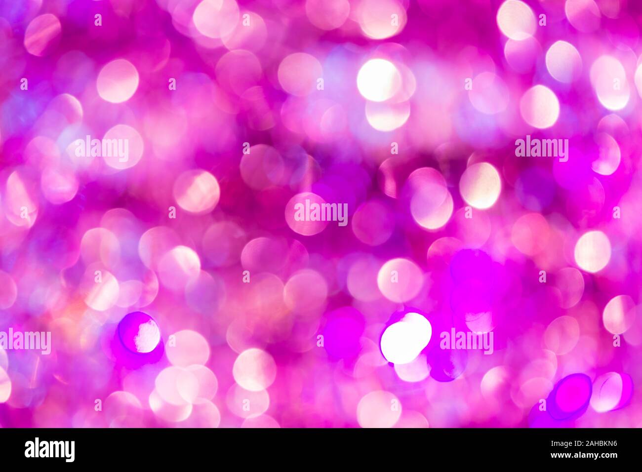 Viola e rosa luci festose bokeh sfondo astratto. Foto Stock