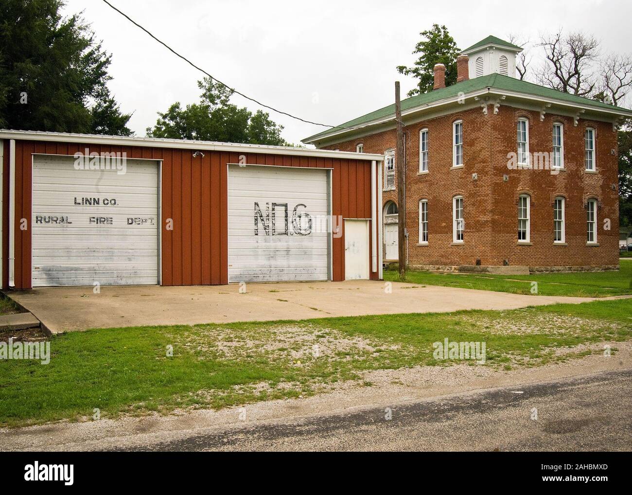 La città di Prescott, Linn County Kansas, sarà la costruzione di una nuova casa di fuoco nel prossimo futuro. Il Fire District ha ricevuto un finanziamento per la costruzione del Kansas Department of Commerce attraverso il membro della Comunità di Sviluppo del Blocco programma di sovvenzione. I fondi verranno utilizzati in congiunzione con USDA i fondi per lo sviluppo rurale assegnati attraverso la ripresa americana e il reinvestimento Act del 2009 (ARRA). Foto Stock La città di Prescott, Linn County Kansas, sarà la costruzione di una nuova casa di fuoco nel prossimo futuro. Il Fire District ha ricevuto un finanziamento per la costruzione del Kansas Department of Commerce attraverso il membro della Comunità di Sviluppo del Blocco programma di sovvenzione. I fondi verranno utilizzati in congiunzione con USDA i fondi per lo sviluppo rurale assegnati attraverso la ripresa americana e il reinvestimento Act del 2009 (ARRA). Foto Stock