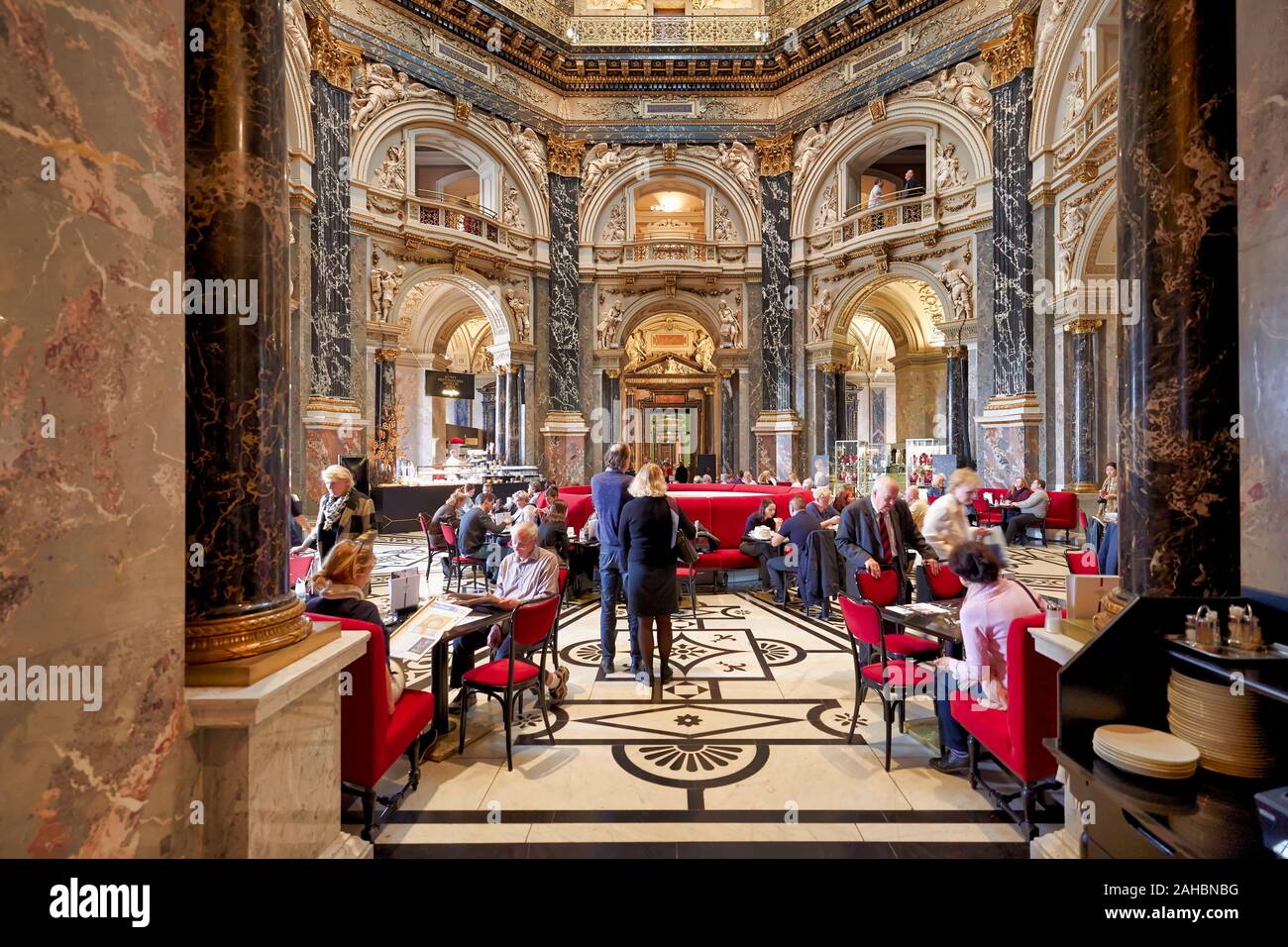 Il café all'interno del Kunsthistorisches Museum. Vienna Austria Foto Stock