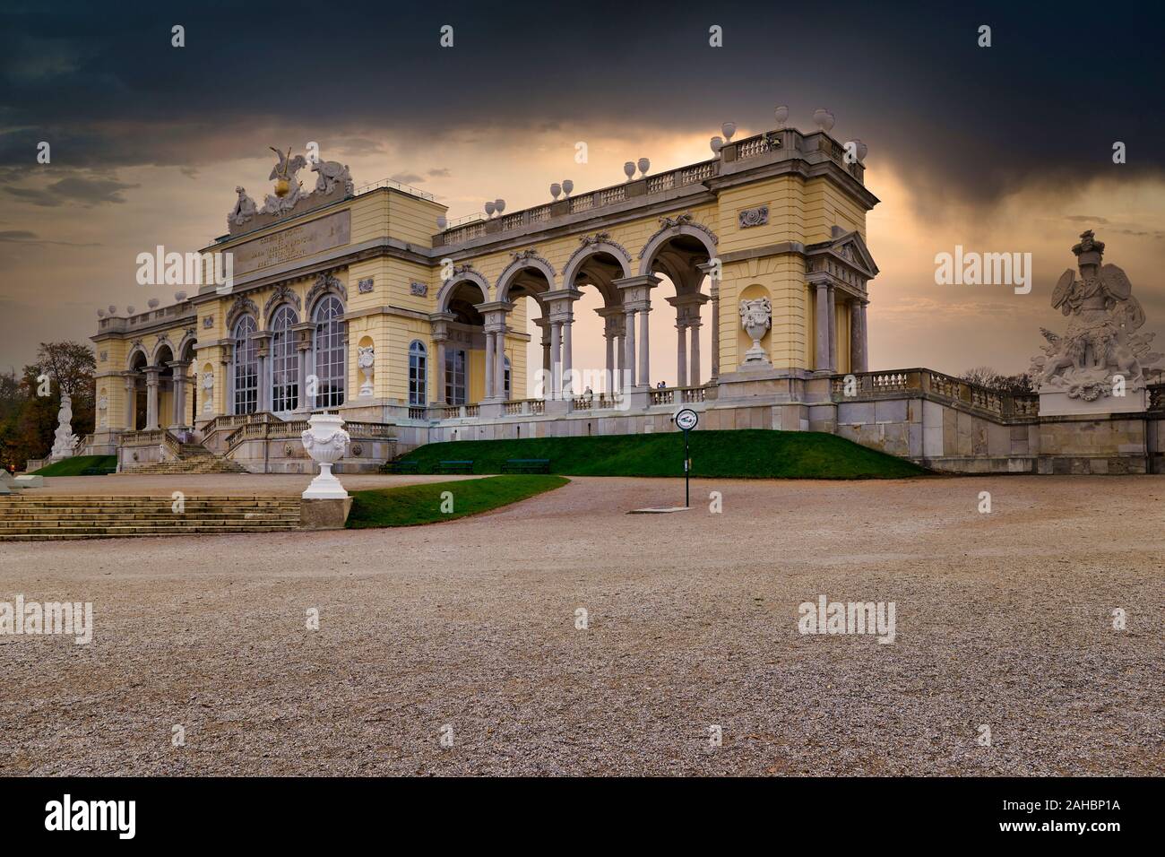 Palazzo di Schonbrunn. Vienna Austria. La Gloriette Foto Stock