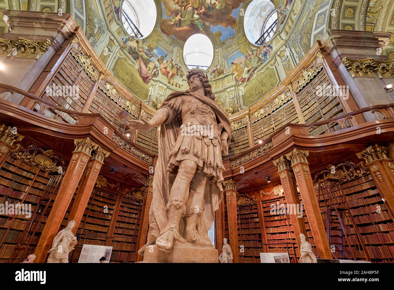 Il Prunksaal, centro della vecchia biblioteca imperiale all'interno della Biblioteca Nazionale Austriaca. Vienna Austria Foto Stock