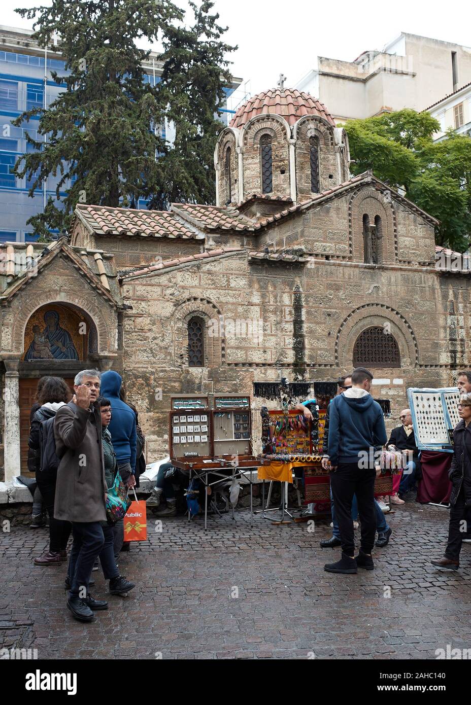 Strada del mercato ad Atene, kapnikarea chiesa Foto Stock
