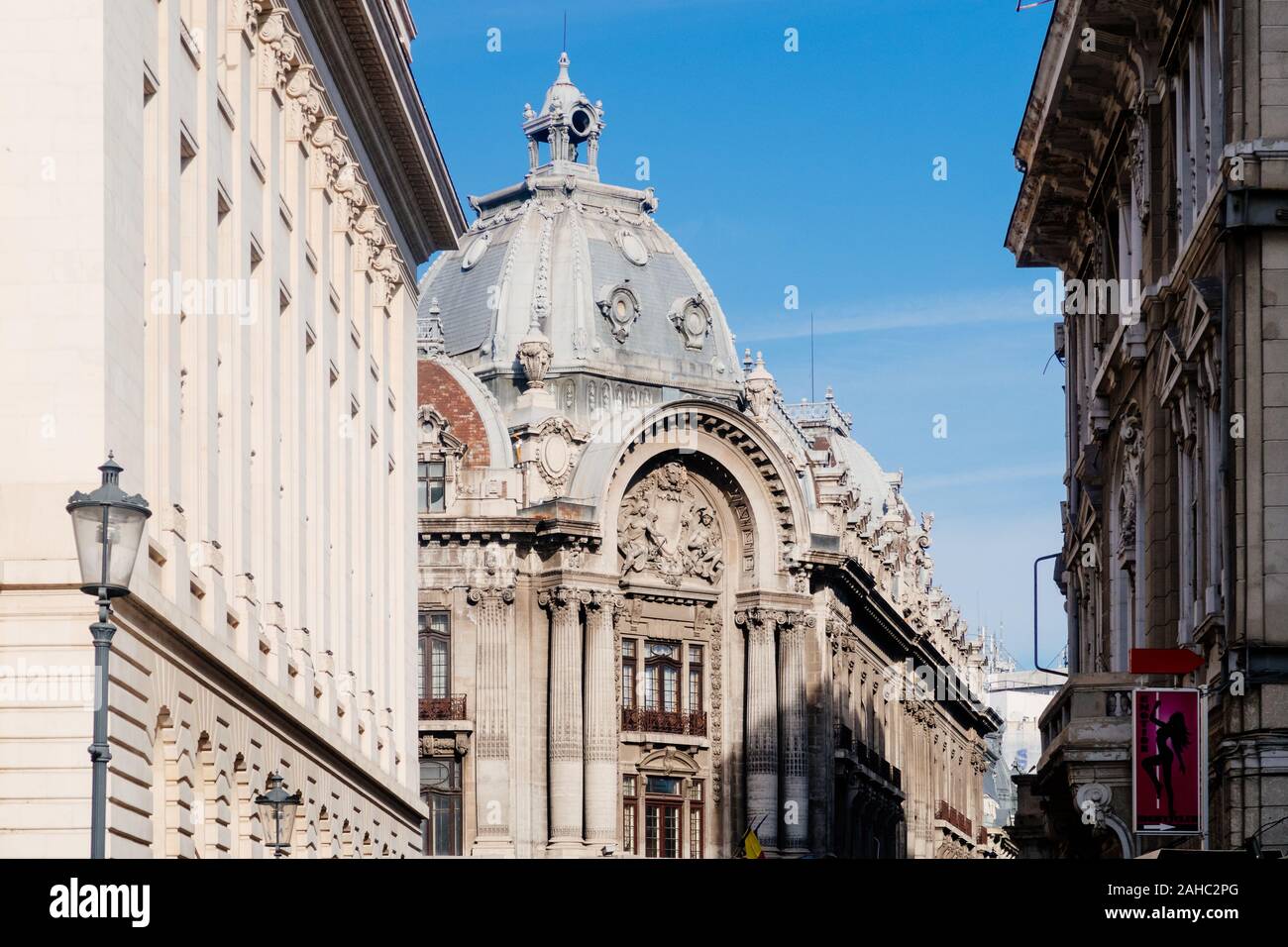 Bucarest, Romania - Dic 15, 2019: Bucarest città vecchia architettura, NF Palace Old City, Bucarest, Romania. Foto Stock