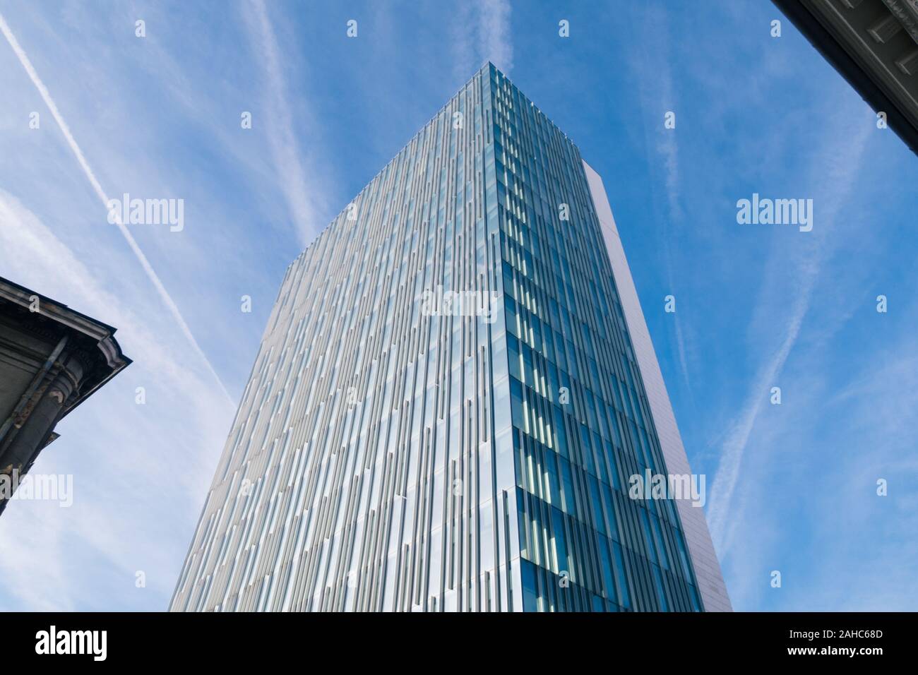 Bucarest, Romania - Dic 15, 2019: edificio moderno a Bucarest, la capitale della Romania Foto Stock