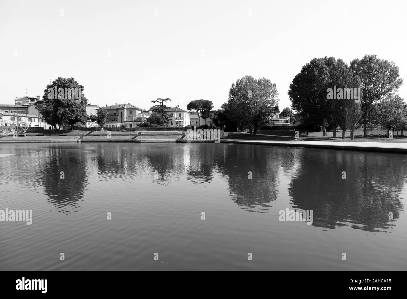 Plazza sullâ acqua, parco presso il Ponte di Tiberio a Rimini, Italia Foto Stock