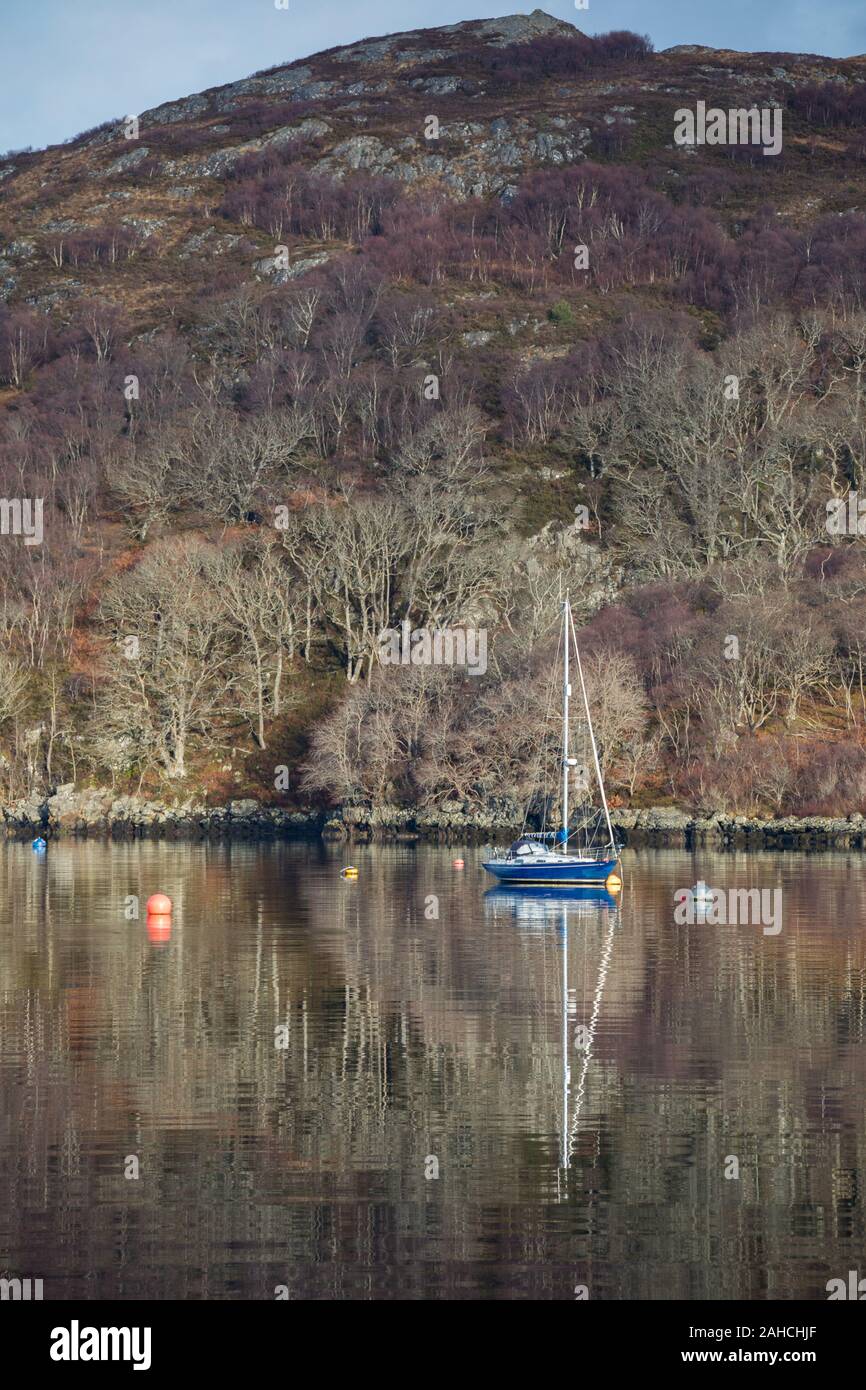 Barche all'ancora a Loch Shieldaig, Shieldaig, Wester Ross, Northwest Highlands, Scozia. Foto Stock
