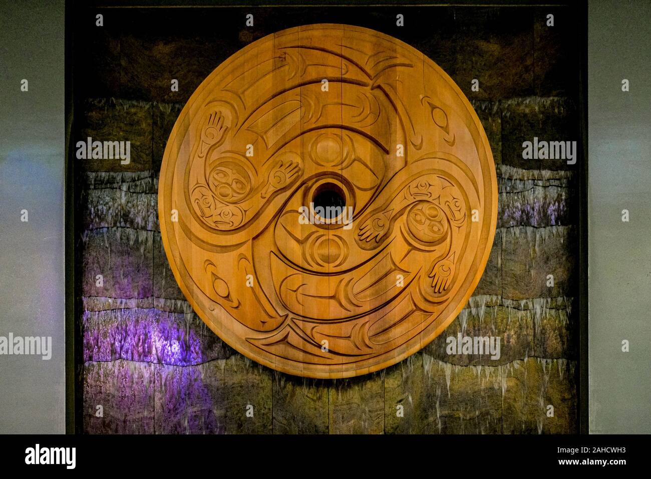 Mandrino whorl, Artista: Susan punto, , dall'Aeroporto Internazionale di Vancouver, Richmond, British Columbia, Canada Foto Stock