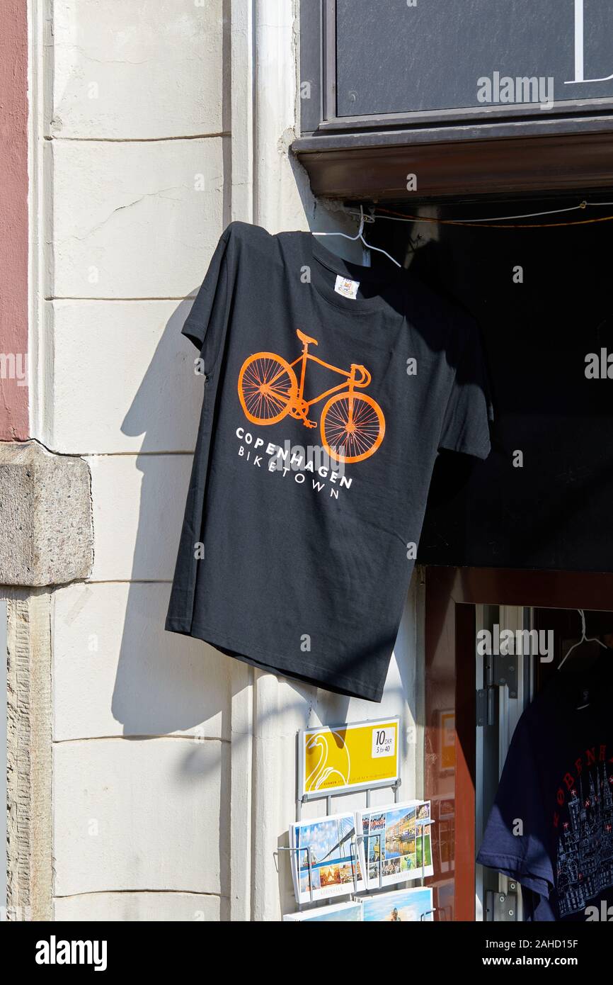Copenaghen Biketown" T-shirt, nero con orange design per bicicletta Foto Stock