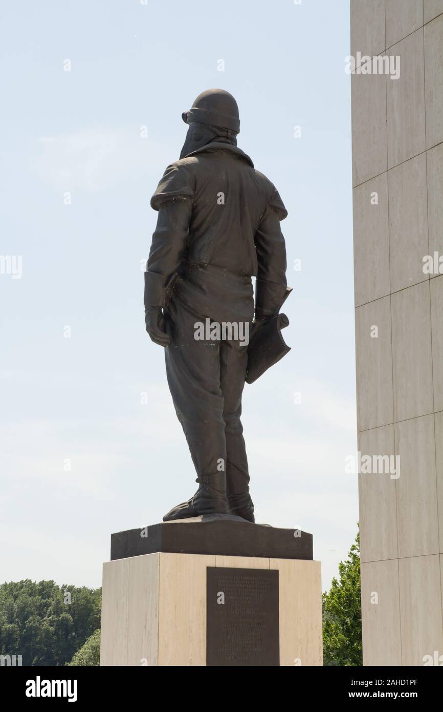 BRATISLAVA, Slovacchia - Maggio 2016: la statua del generale Milan Rastislav Stefanik Foto Stock