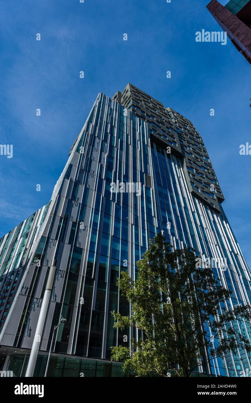 Amsterdam, 29 settembre 2019 la torre di vetro di edifici nel centro finanziario della città di Amsterdam in Olanda i Paesi Bassi chiamato Zuid-come Foto Stock