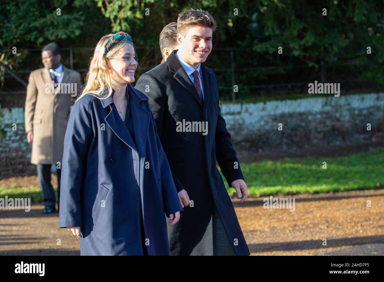 Foto datata 25 dicembre mostra signora Margarita Armstrong-Jones e Charles Armstrong-Jones, presso il St Mary Magdalene Church in Sandringham, Norfolk. Foto Stock