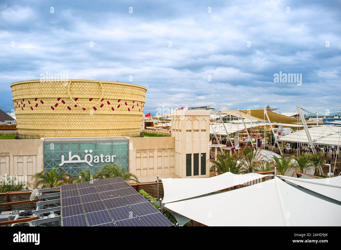 Milano - 20 Maggio 2015 - Milano Expo 2015, vista dell'expo di pentecoste padiglione Qatar Foto Stock