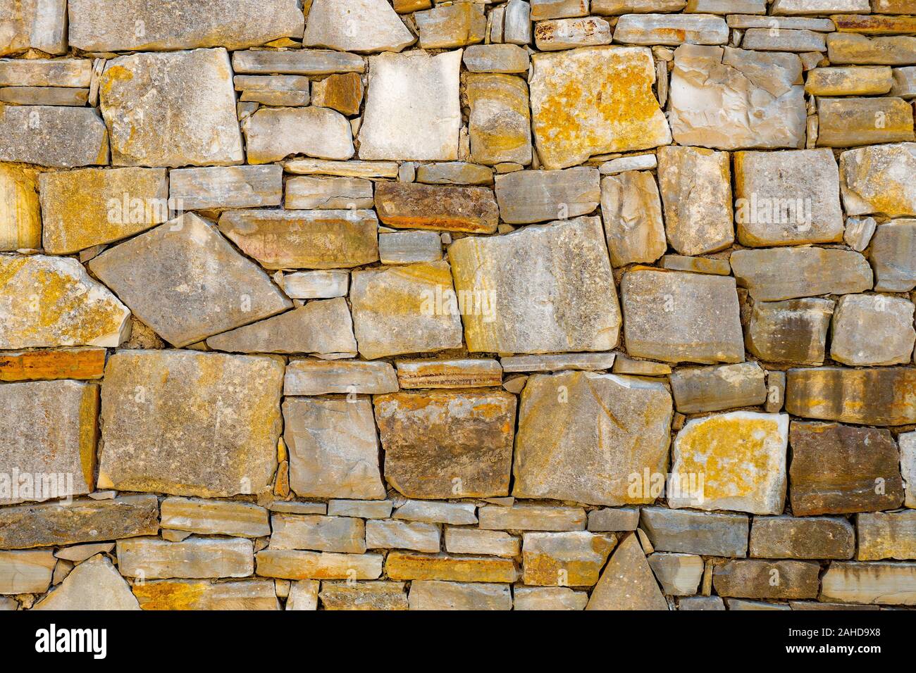 Antica pietra di parete di mattoni texture pattern di sfondo. Vecchio muro di antica architettura. Sullo sfondo di un antico muro di pietra. Texture di mattoni vecchi. Architettura romana. Il vecchio muro fatto di pietra di Gerusalemme Foto Stock