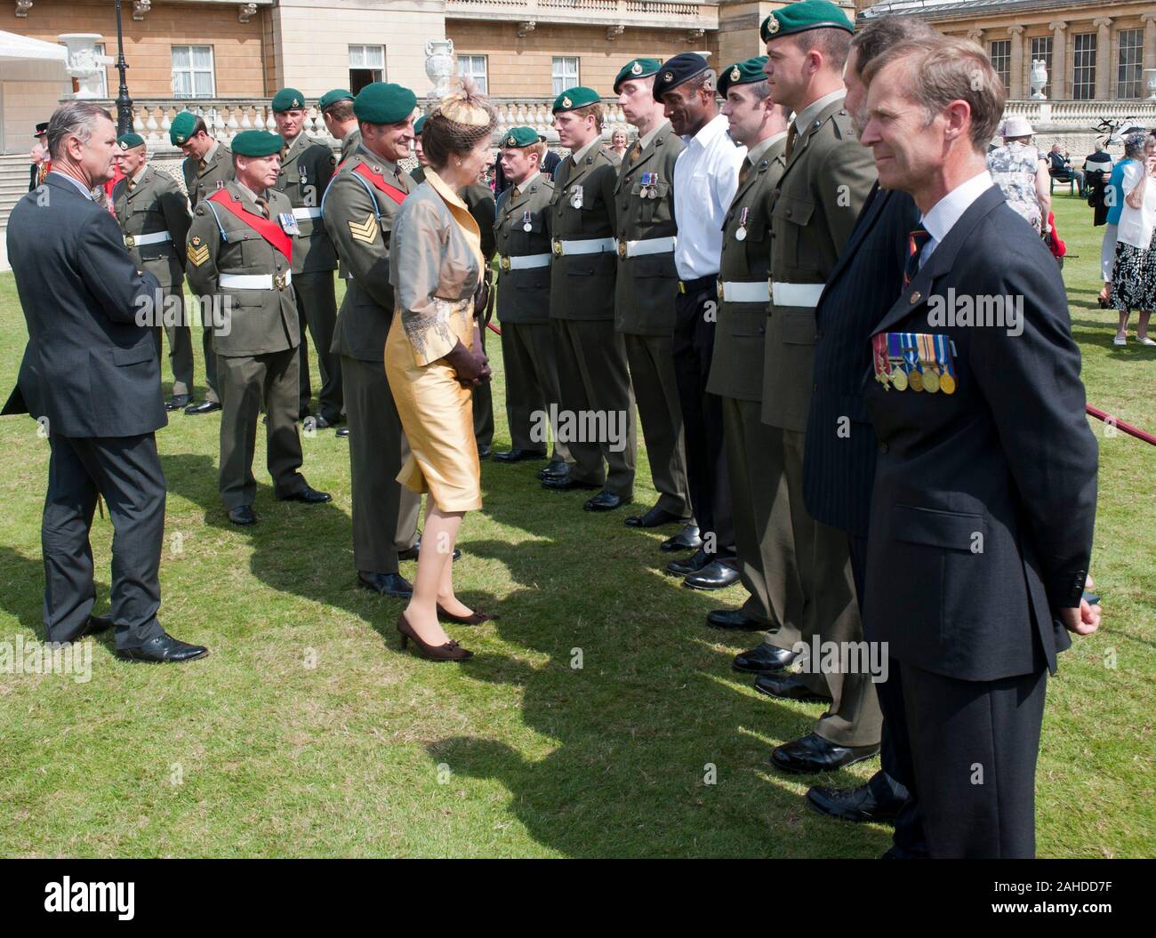 La principessa reale come patrono della 'non dimenticato associazione' incontro feriti membri della Royal Marines feriti in Afghanistan che hanno appena portato a termine una maratona a remi lungo il Tamigi nel 2011. Foto Stock