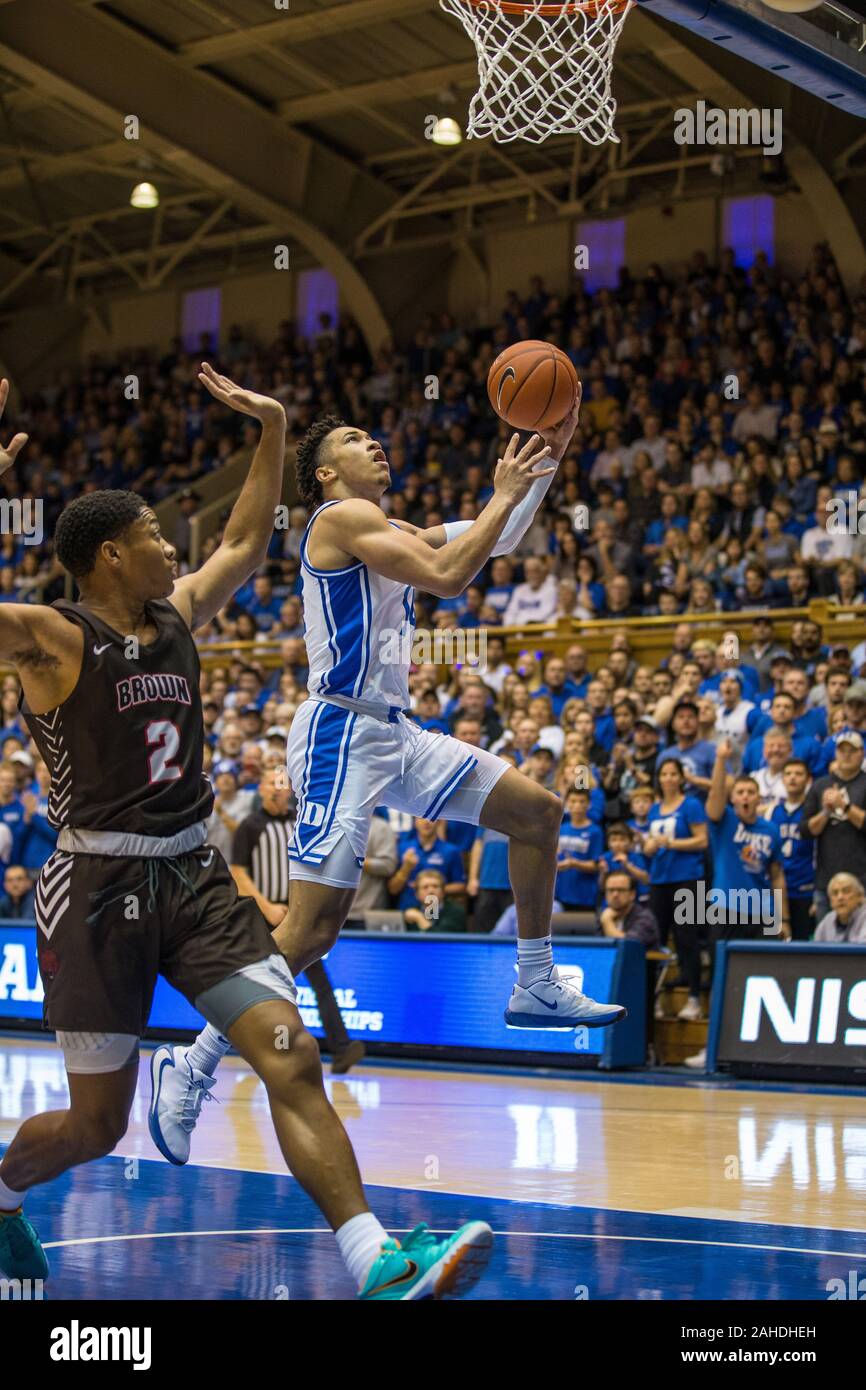 Il duca diavoli blu guard Giordania Goldwire (14) spara un layup durante il NCAA basketball azione tra gli Orsi e la Duke University Blue Devils a Cameron Indoor Stadium Durham, NC. Jonathan Huff/CSM. Credito: Cal Sport Media/Alamy Live News Foto Stock