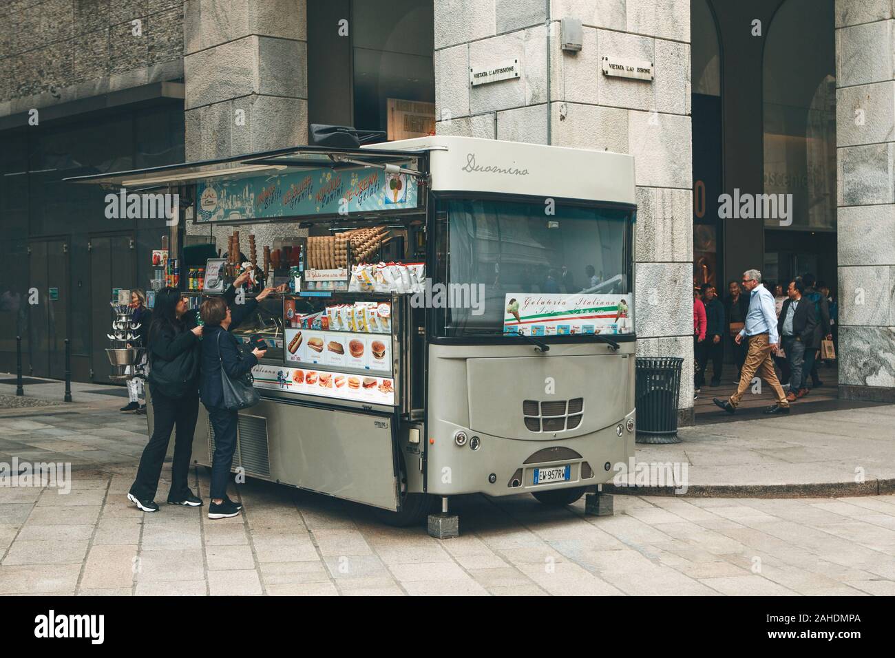 L'Italia, Milano, 30 maggio 2019 Italia - street food carrello Foto Stock