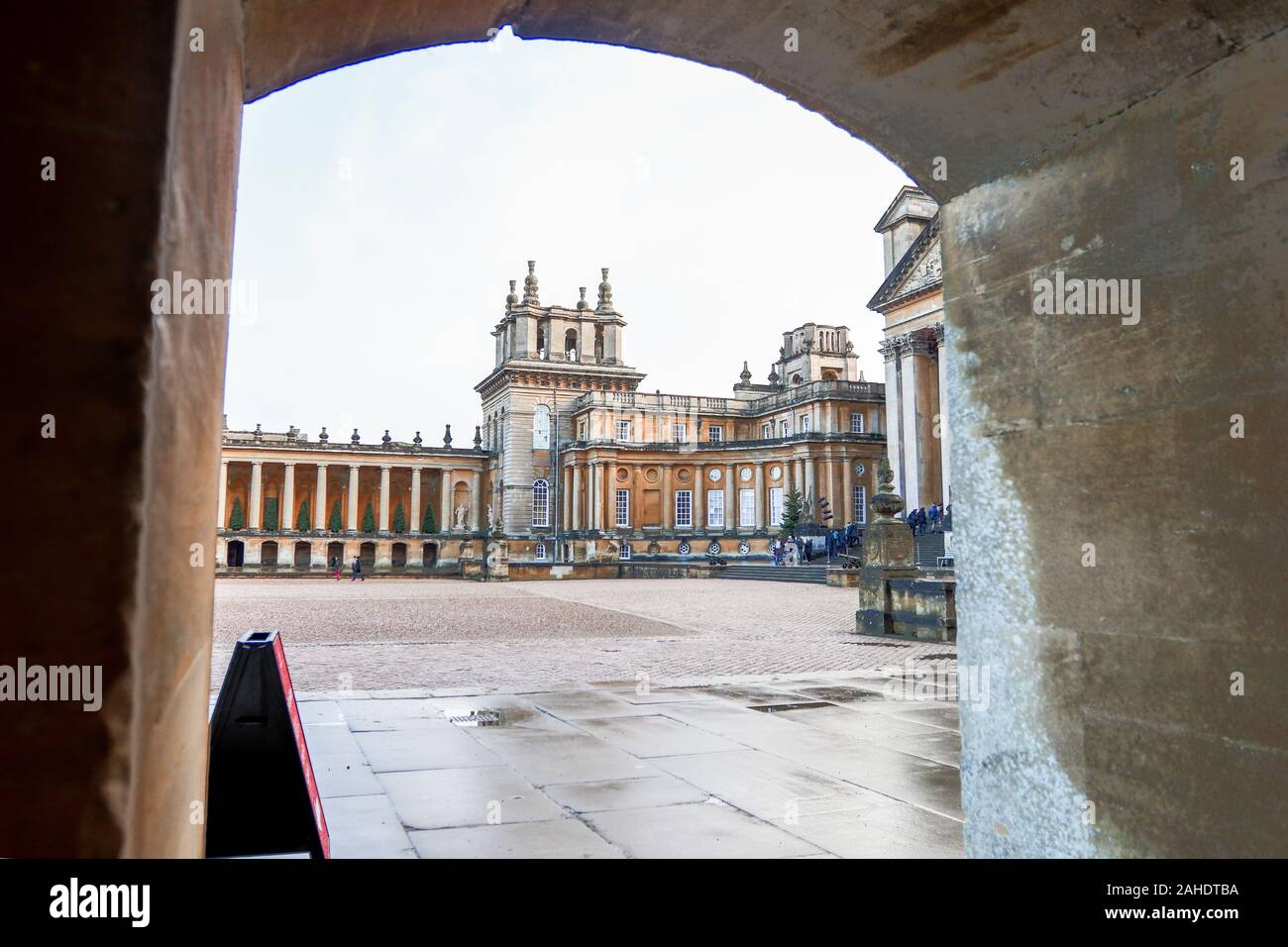 Vista del Palazzo di Blenheim a Natale. The Oxfordshire UK maestosa casa fu il luogo di nascita di Sir Winston Churchill. Il primo ministro del Regno Unito. 1940-45 Foto Stock