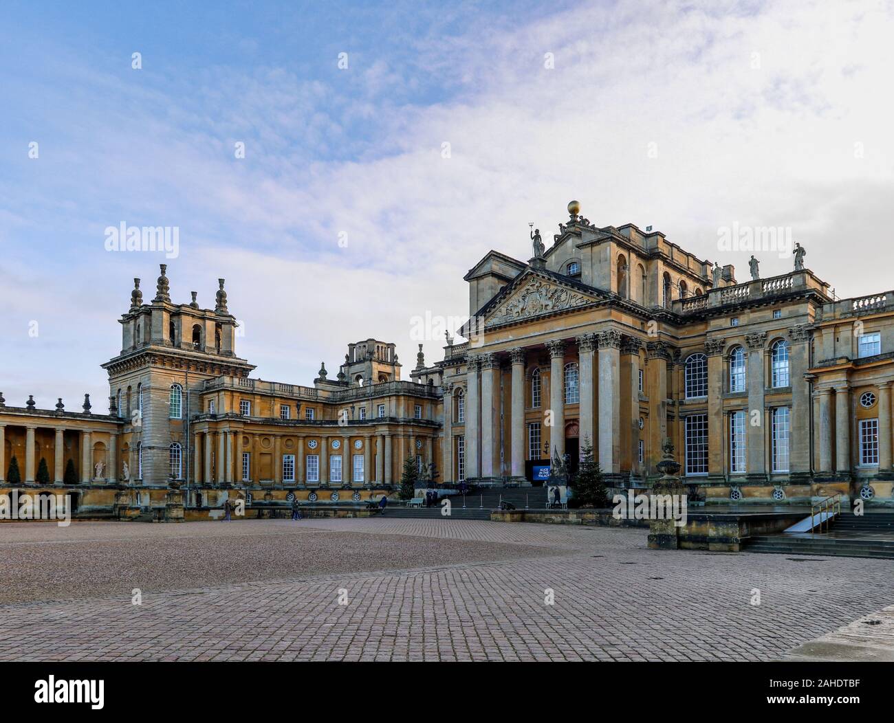 Vista del Palazzo di Blenheim a Natale. The Oxfordshire UK maestosa casa fu il luogo di nascita di Sir Winston Churchill. Il primo ministro del Regno Unito. 1940-45 Foto Stock