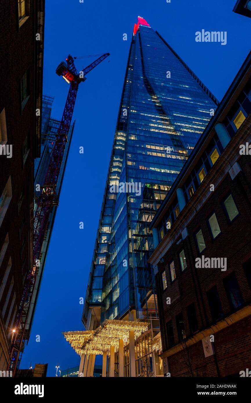 La Shard al crepuscolo in Londra, Regno Unito. Foto Stock