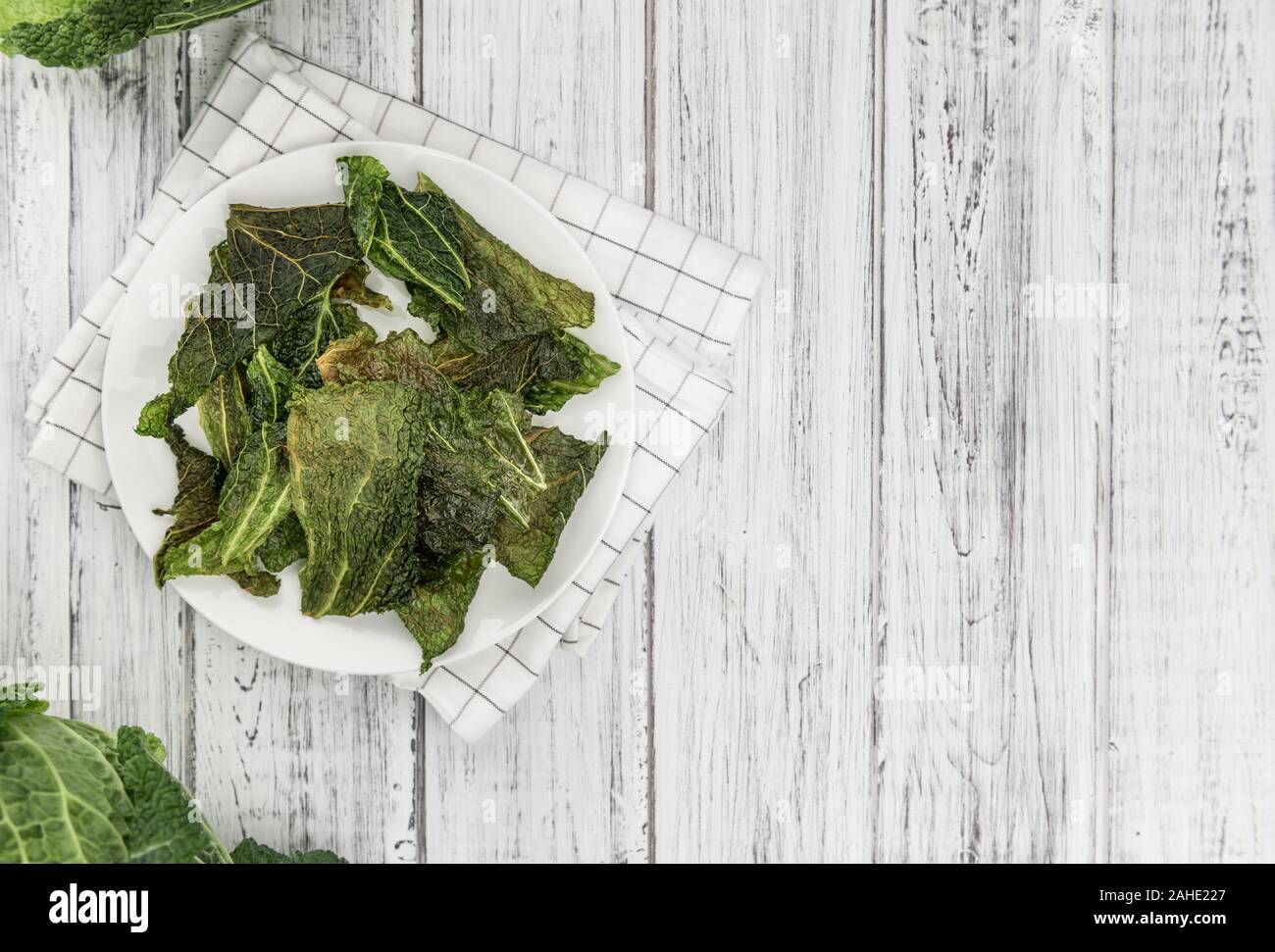 Alcune sane Savoy chip (messa a fuoco selettiva; close-up shot) Foto Stock