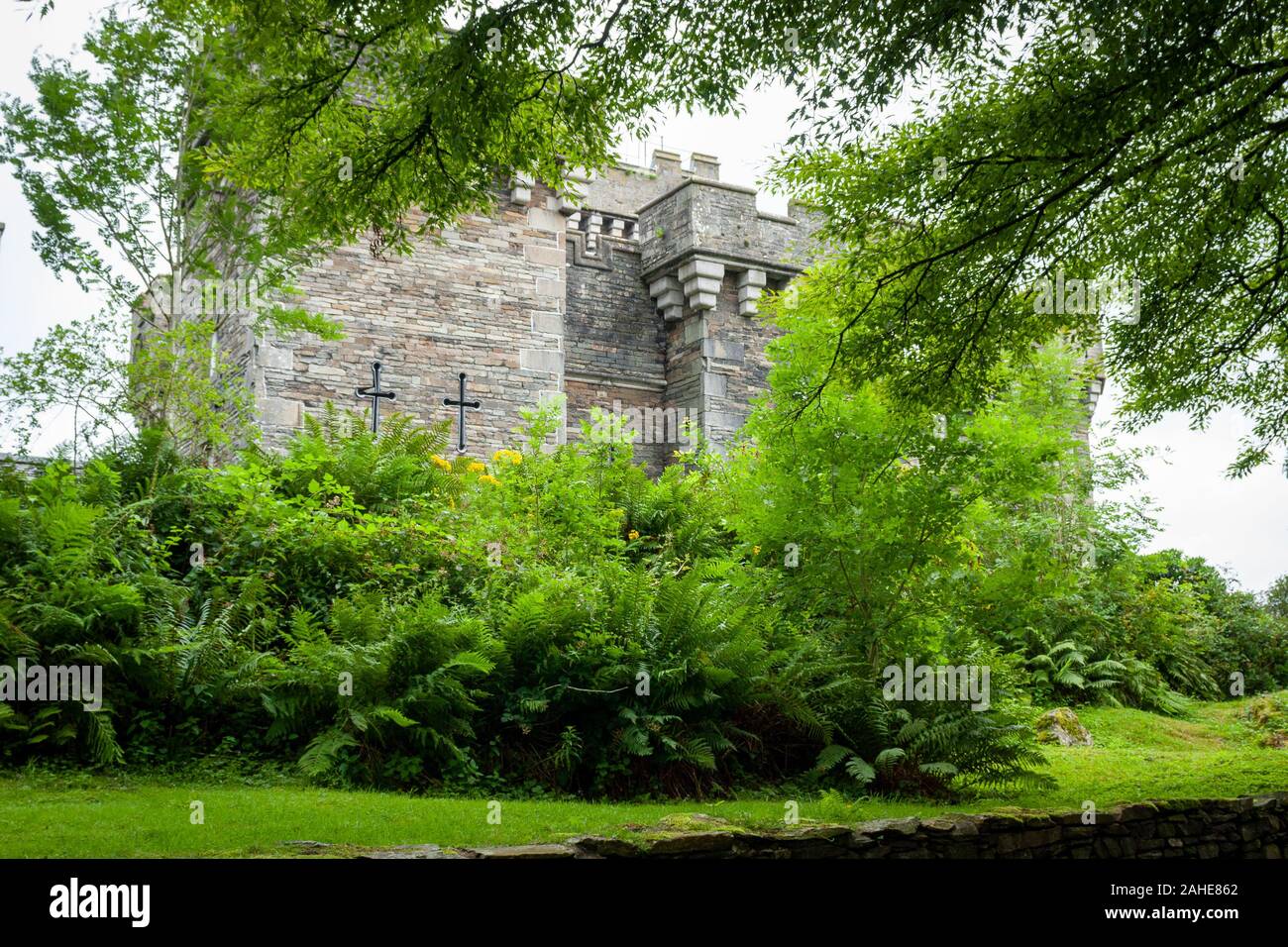 Un castello neogotico vittoriano di Wray, Lake District, Cumbria, Regno Unito Foto Stock