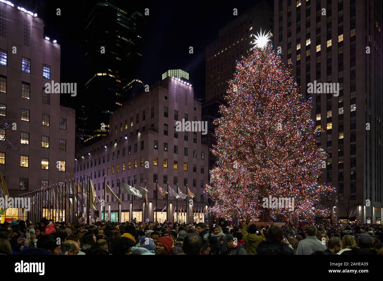 Albero di Natale al Rockefeller Center di New York City, Stati Uniti d'America, 28 Dic 2019 Foto Stock