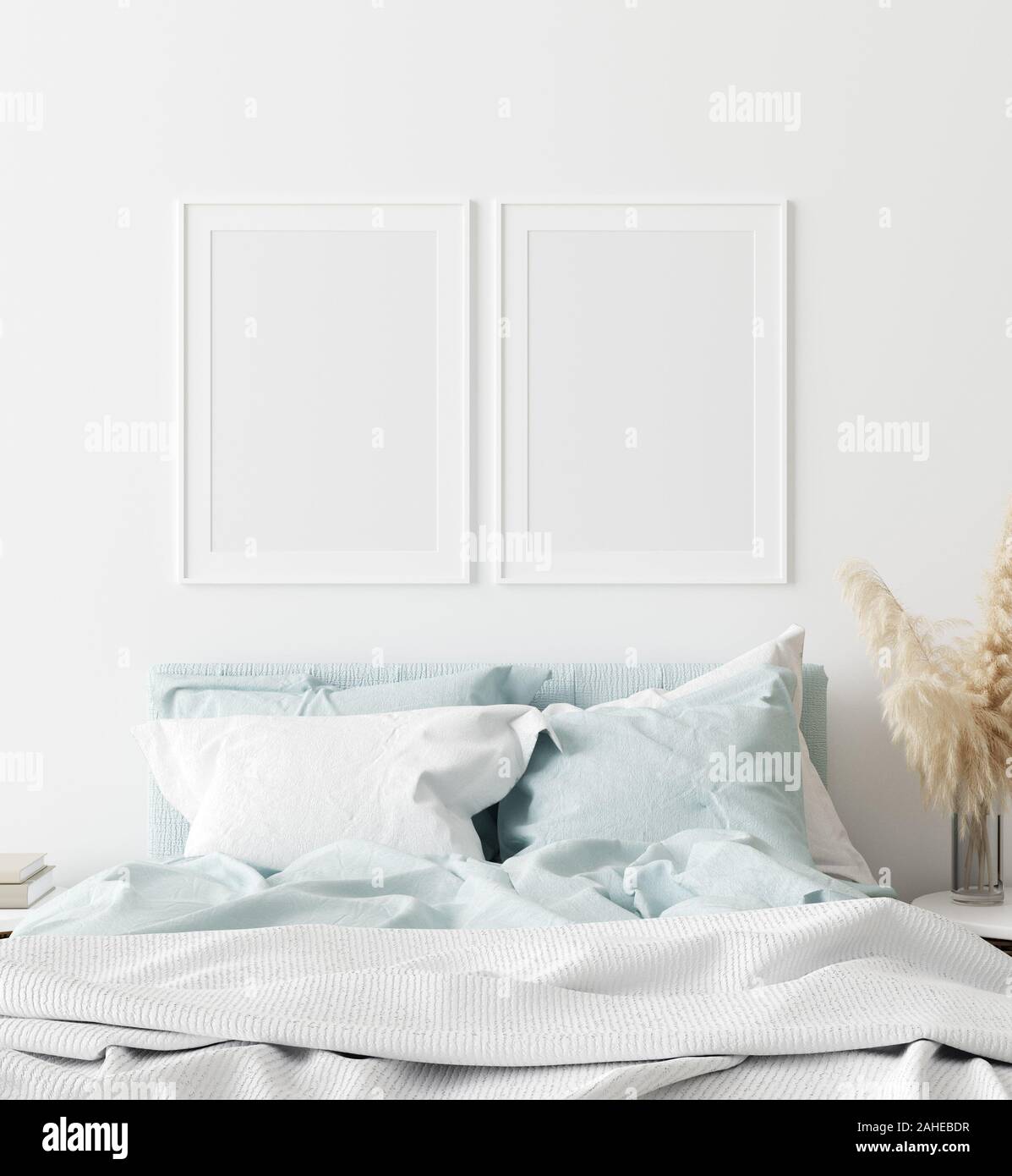 I poster e le piastre modellato sopra il letto in camera da letto scandi  Interni con impianti e pouf Foto stock - Alamy