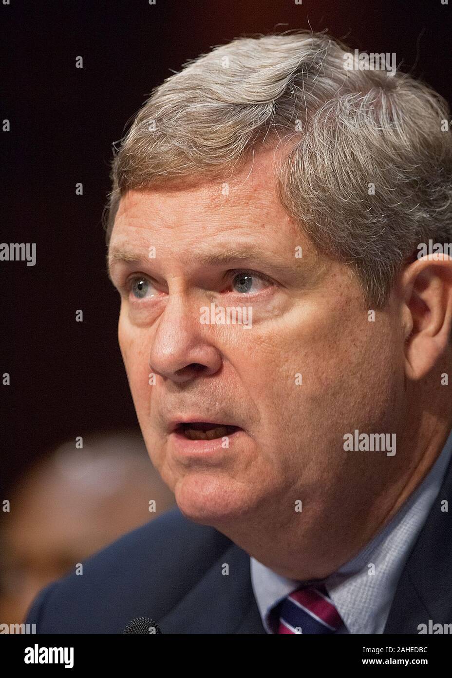 Il segretario per l'agricoltura Tom Vilsack ha parlato prima il comitato del Senato per l'agricoltura, la nutrizione e la silvicoltura, in Washington, DC, Gio, 26 maggio 2011. . Segretario Vilsack ha dichiarato che "molte persone non riconoscere, ma l'America gli agricoltori e la nostra agricoltura industria sono responsabili in alcun modo di piccole dimensioni per la salute e la forza di questa nazione. Non solo ci fanno affidamento sull'agricoltura americana per i nostri alimenti, mangimi, fibre e di carburante, i nostri produttori agricoli di preservare il nostro ambiente, e aiutano a guidare la nostra economia nazionale". Foto Stock