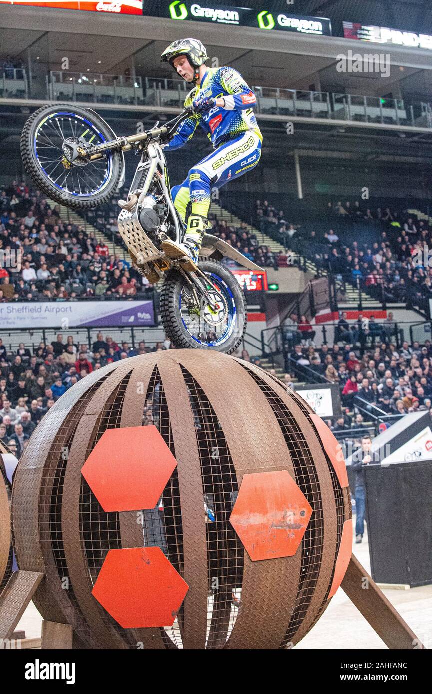 SHEFFIELD, Inghilterra - Dicembre 28th Jack pace, UK (Sherco) sul globo durante il venticinquesimo anniversario di Sheffield Trial Indoor all'FlyDSA Arena, Sheffield sabato 28 dicembre 2019. (Credit: Ian Charles | MI News) Credito: MI News & Sport /Alamy Live News Foto Stock