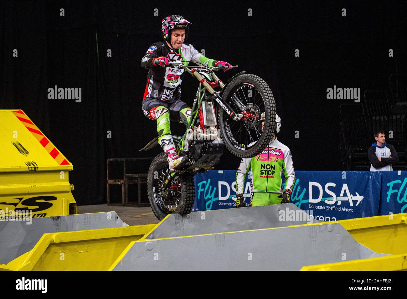 SHEFFIELD, Inghilterra - Dicembre 28th sezione finale del FinalJamie Busto, Spagna (vertigini) sulla durante il venticinquesimo anniversario di Sheffield Trial Indoor all'FlyDSA Arena, Sheffield sabato 28 dicembre 2019. (Credit: Ian Charles | MI News) Credito: MI News & Sport /Alamy Live News Foto Stock