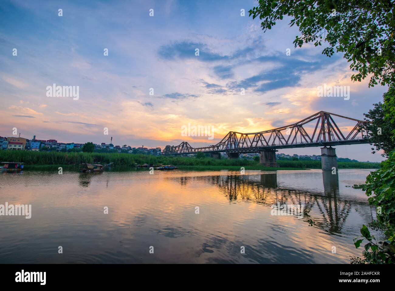 Bridge è il primo ponte in acciaio attraverso il Red River, costruita dai francesi (1898-1902), chiamato con il nome di abbaino al di sotto del nome del governatore generale di in Foto Stock