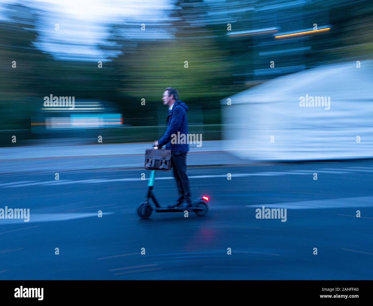 Uomo al lavoro-berlin 2019 Foto Stock