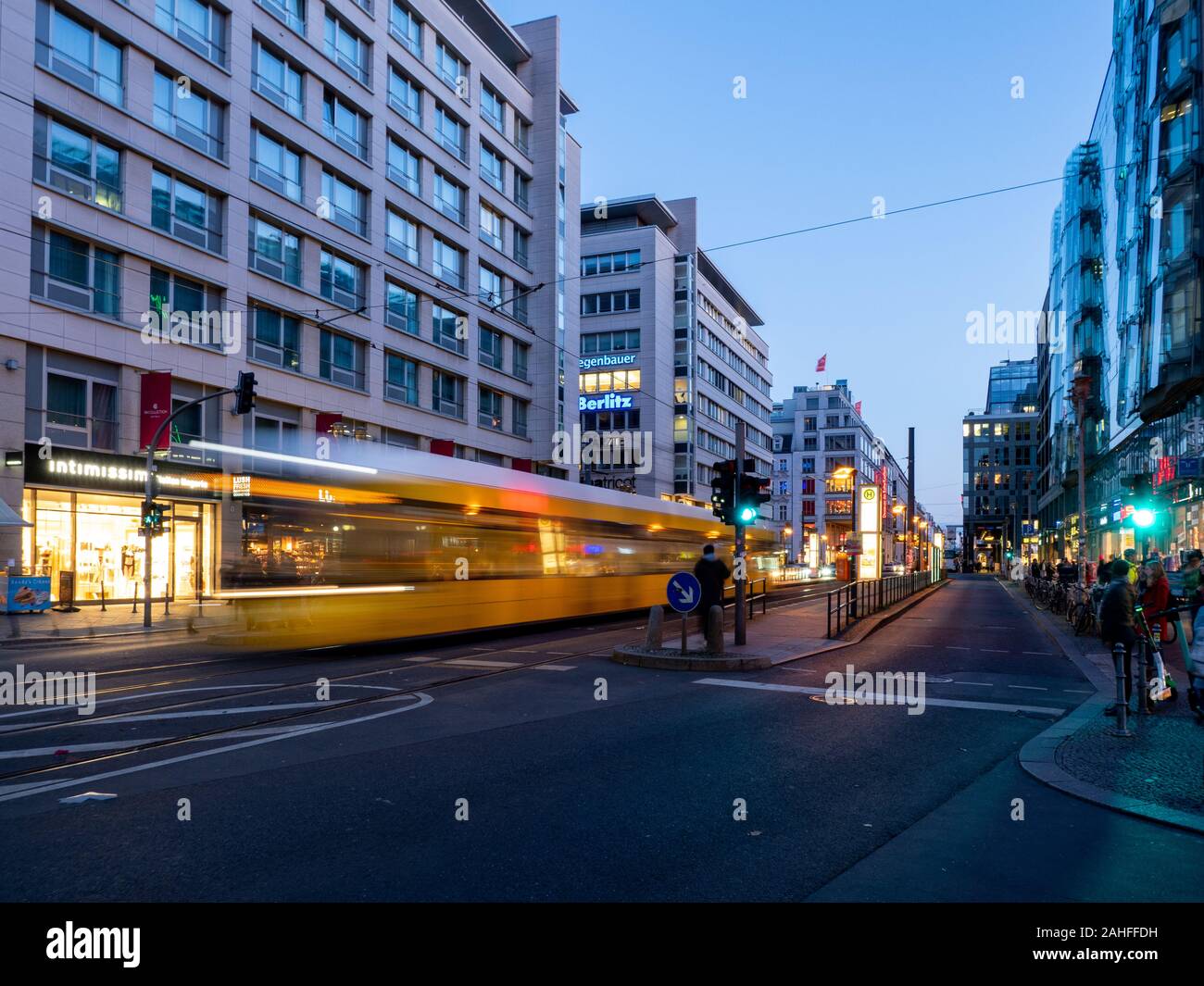 Movimento del tram - Berlino 2019 Foto Stock