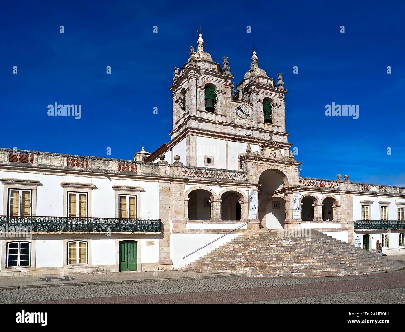 La chiesa di Nossa Senhora da Nazare presso il centro costa del Portogallo Foto Stock