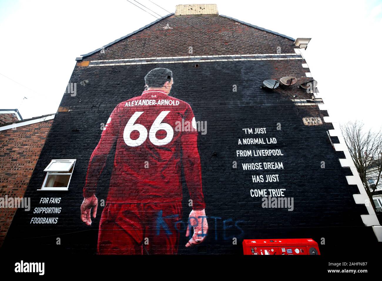 Una vista generale di un murale di Liverpool Trento Alexander Arnold su Anfield Road davanti al match di Premier League ad Anfield Stadium, Liverpool. Foto Stock