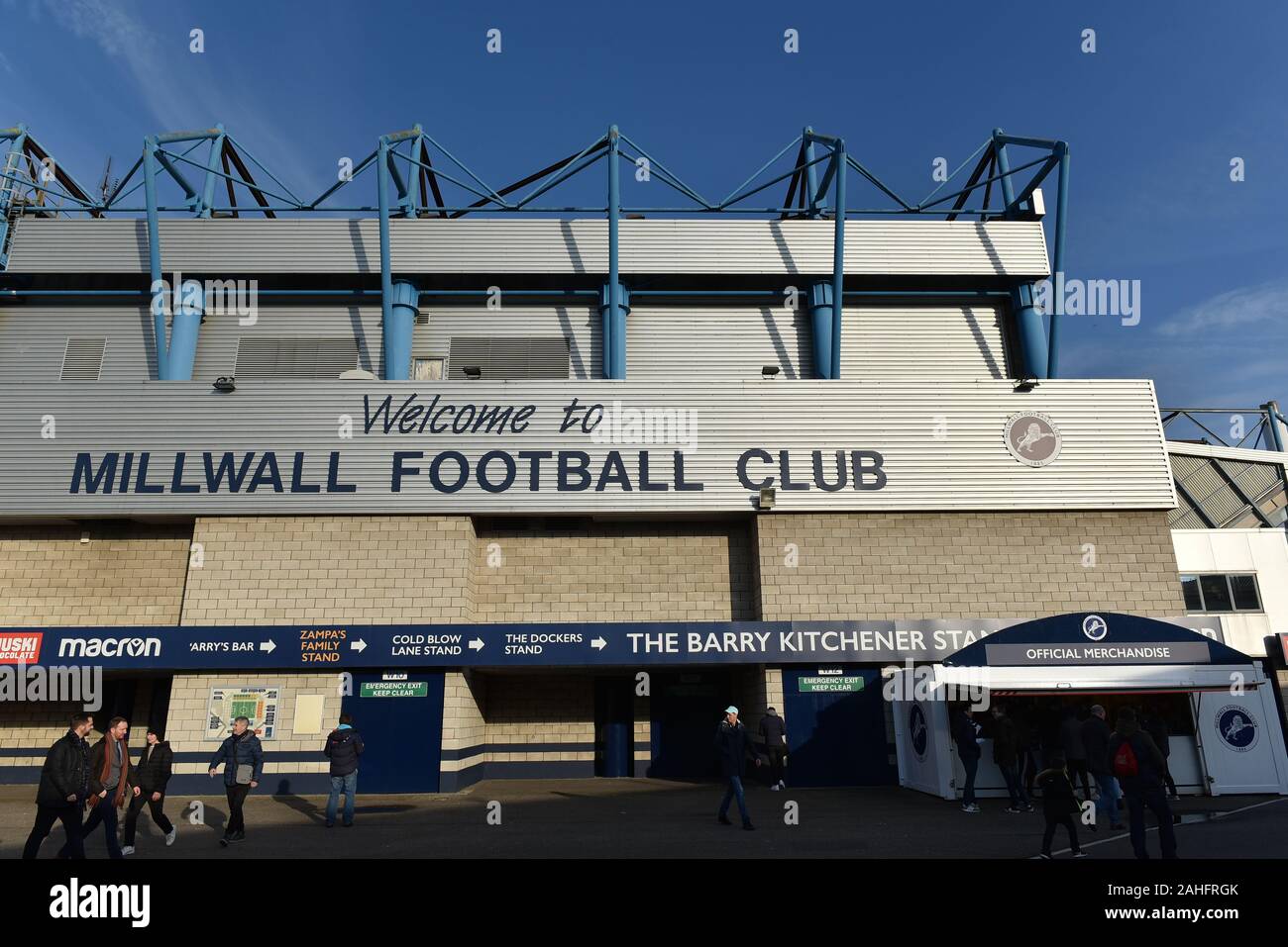 Londra, Regno Unito. 29 Dic, 2019. Vista generale dello stadio durante il cielo di scommessa match del campionato tra Millwall e Brentford al Den, Londra domenica 29 dicembre 2019. (Credit: Ivan Yordanov | MI News) Credito: MI News & Sport /Alamy Live News Foto Stock