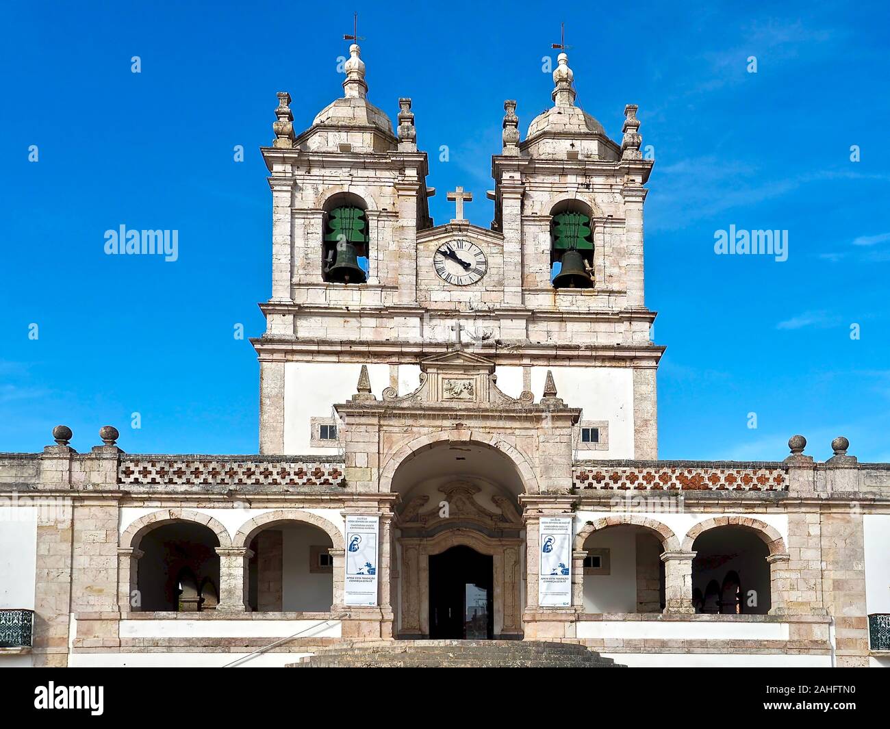 La chiesa di Nossa Senhora da Nazare presso il centro costa del Portogallo Foto Stock