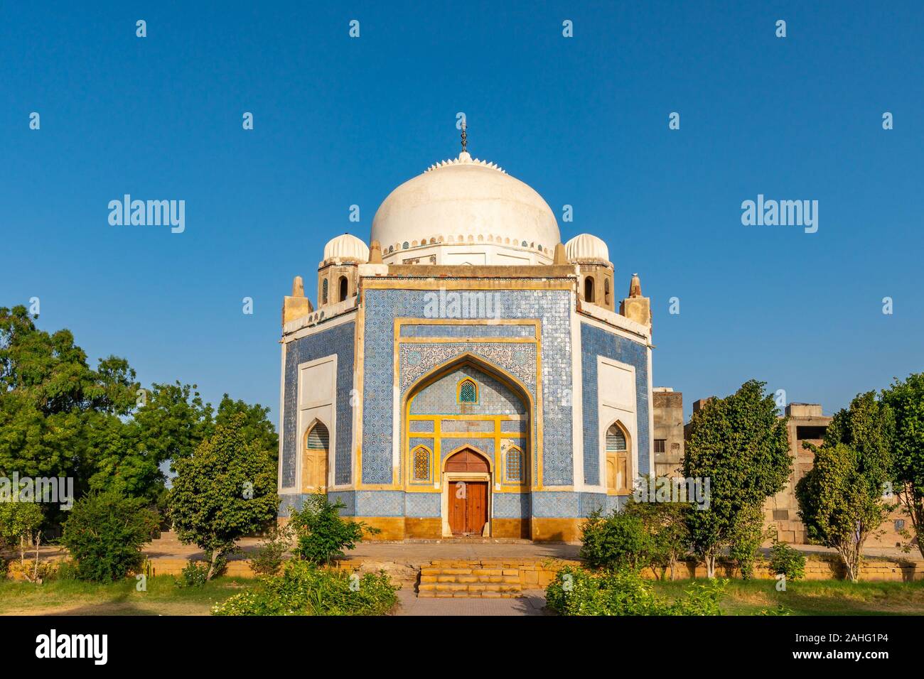 Hyderabad Mian Ghulam Nabi Kalhoro tomba pittoresca vista mozzafiato a Sunrise Blue Sky giorno Foto Stock