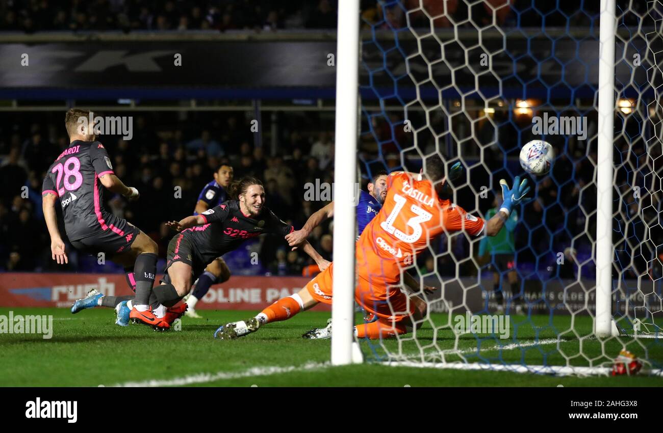 Birmingham City's Lukas Jutkiewicz punteggi il suo lato del quarto obiettivo del gioco durante il cielo di scommessa match del campionato a Sant'Andrea trilioni di Trofeo Stadium, Birmingham. Foto Stock