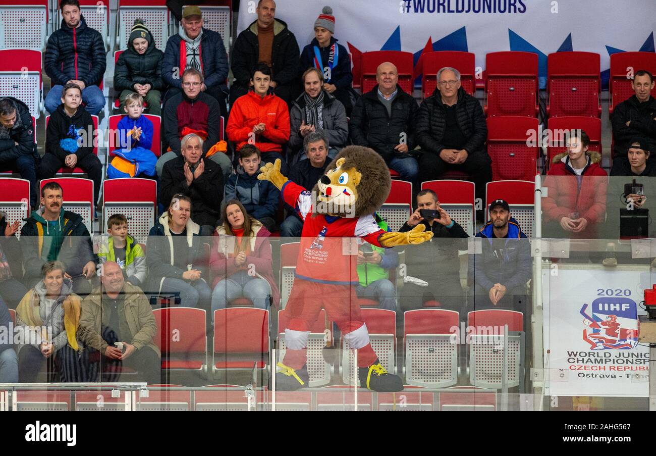 Un leone chiamato Tuk, mascotte del torneo, è visto durante il 2020 IIHF mondo junior di Hockey su ghiaccio campionati del Gruppo una corrispondenza tra il Kazakistan e la Finlandia in Trinec, Repubblica Ceca, il 29 dicembre 2019. (CTK foto/Vladimir Prycek) Foto Stock